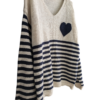 Pull beige à motifs bleu marine
